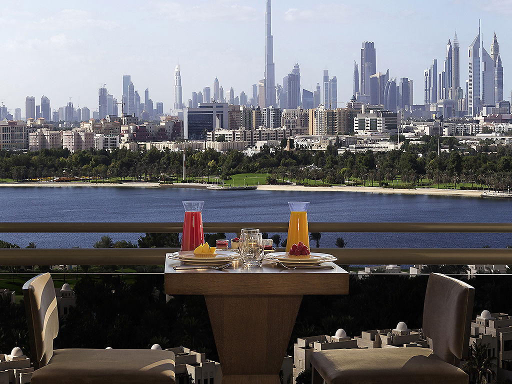 Pullman Dubai Creek City Centre Residences Restoran gambar
